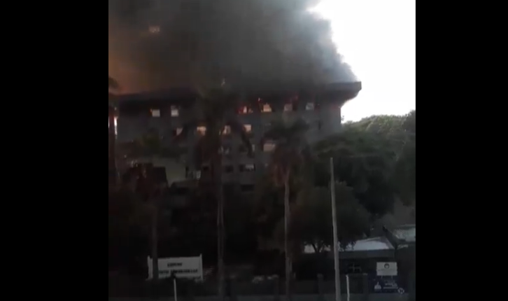 Kebakaran Hebat Melanda Gedung Bakamla RI di Jakarta Pusat